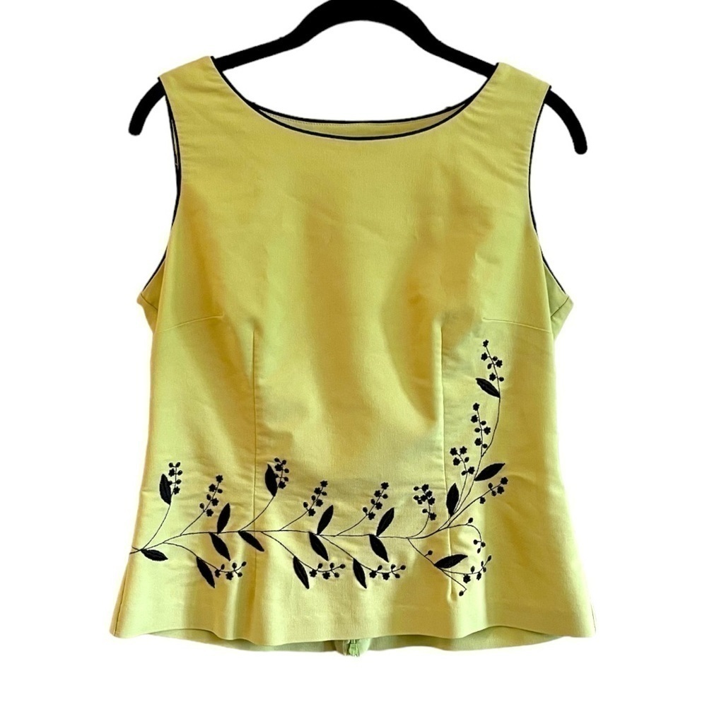 SHERI MARTIN, SLEEVELESS SHELL TOP IN BRIGHT LIME GREEN. SIZE 10